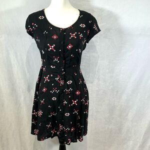 Black pink and white geometric print lace back button down dress size small